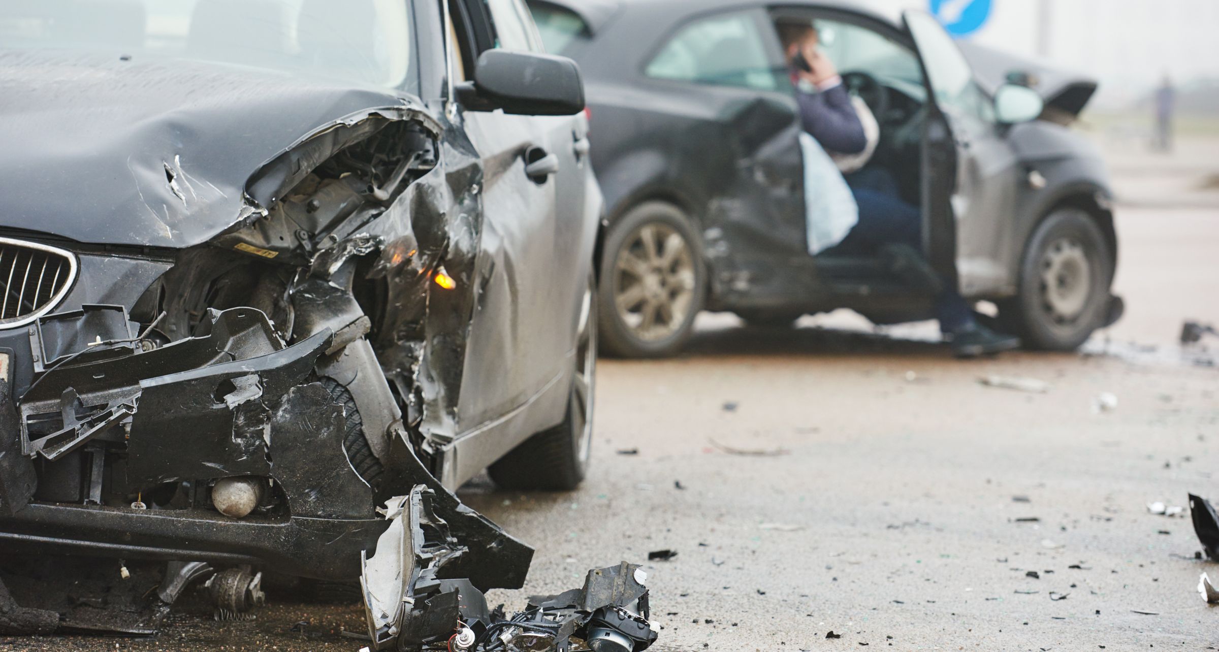 incidente stradale auto distrutta